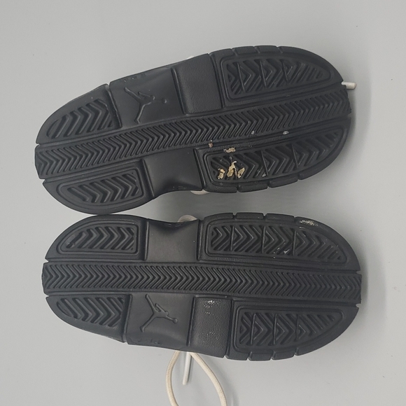 Nike Boys Air Jordan TE 2 Low White Black Basketball Shoes Size 5C - Picture 4 of 6